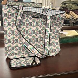 EUC set of Vera Bradley tote and eyeglass/sunglass case